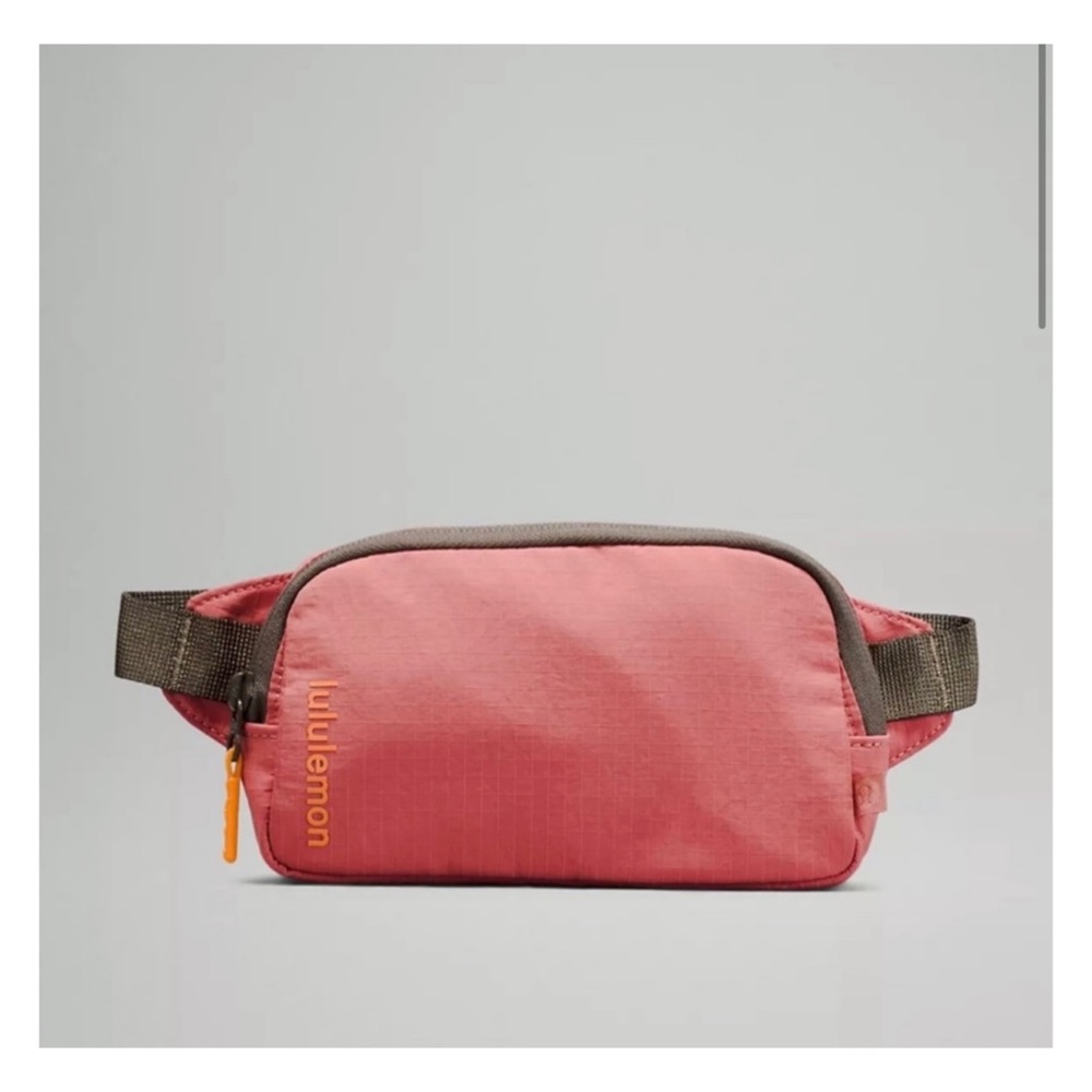 NWOT Lululemom Mini Belt Bag in Brier Rose
